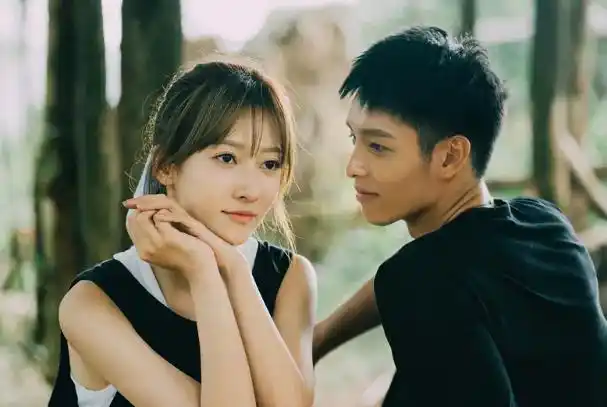 他在逆光中告白这部电视剧据说马上要上线了,这部电视剧戏称为中国版