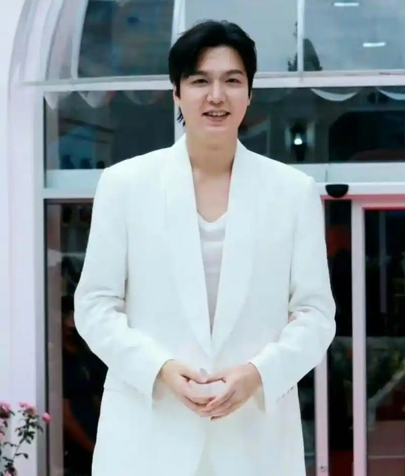 李敏镐咋胖成这样了,韩国空气里面有酵母吗?一个个像发面馒头.