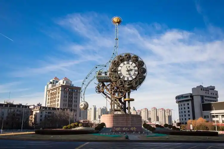 从那一刻起,世纪钟便成为与新世纪相伴相随的,天津市最具关注度的