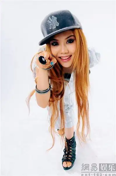 组图:超女王贝整形手术致死 生前写真曝光