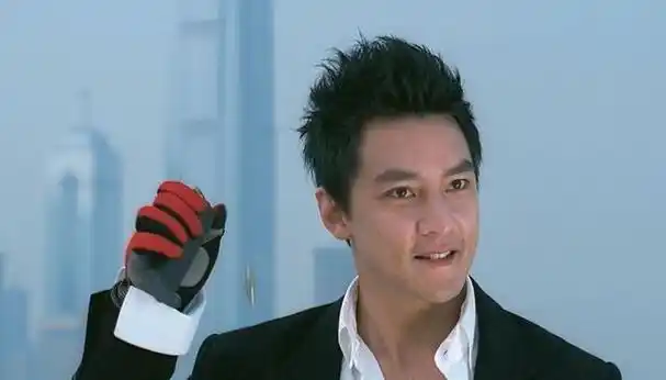 事实证明,"消失"4年的吴彦祖,早已走上了演员的另一条大道!