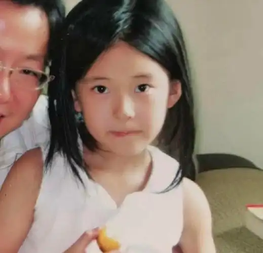 赵露思小时候也太可爱了吧,从小就是甜妹 等比例长大耶!