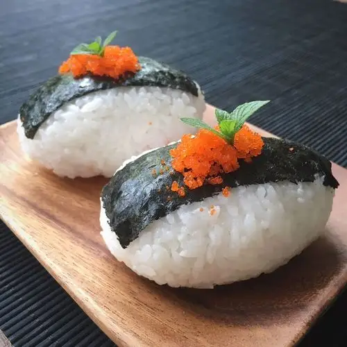 微波鱼籽肉松饭团的做法_菜谱_豆果美食