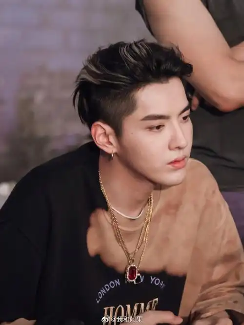 明星挑染发色大赏#吴亦凡的挑染发色一定不能错过!