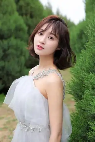 据悉,早在去年《龙日一,你死定了》中曾丽瑶就凭借软萌花痴少女樊冰冰