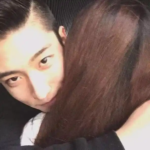 白活了20多年原来情侣自拍还可以这么玩秀恩爱必学