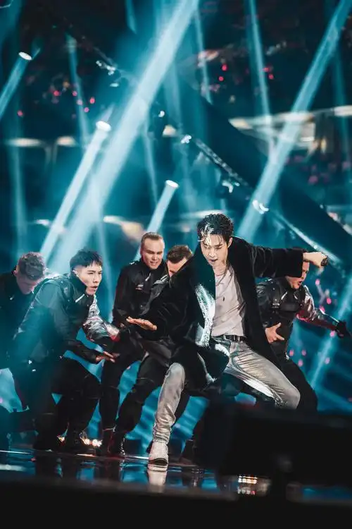 刘宪华"跨年盛典舞台"再展硬核实力 新歌首秀诚意满满