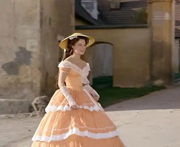 看了茜茜公主的礼服穿搭才知道她为什么被称为欧洲最美公主