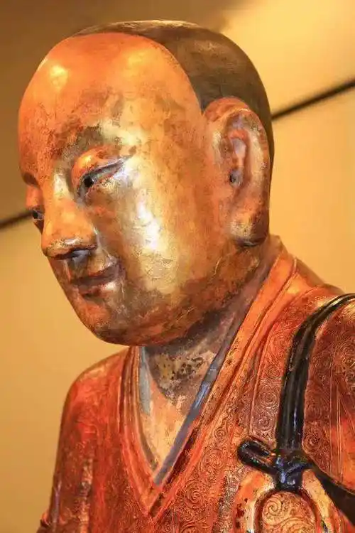 章公祖师37岁时(约公元1090年)圆寂,其肉身不腐,当地百姓便用漆泥贴护