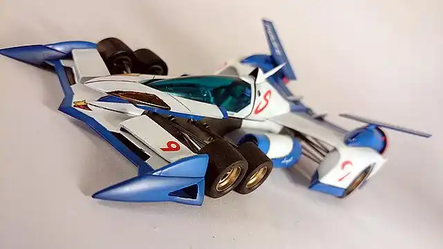 一辆闪电霹雳车