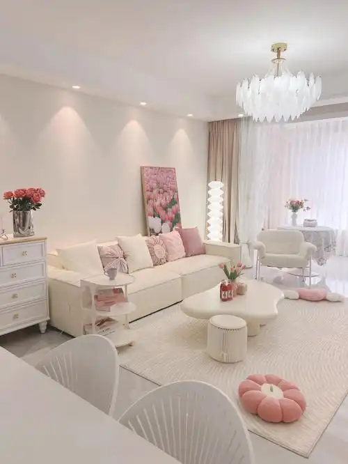 我家建筑面积110平套内88平米,三室两厅因为预算不够没请设计师硬装