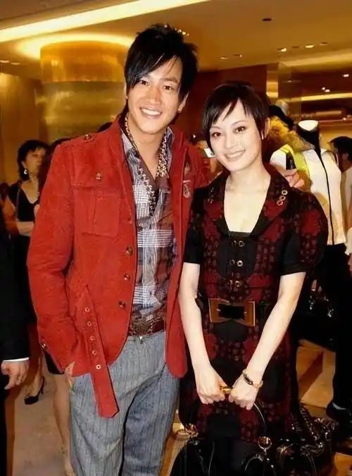 何润东:三次表白孙俪被拒,41岁娶柜姐为妻,恩爱多年无子也幸福_公司