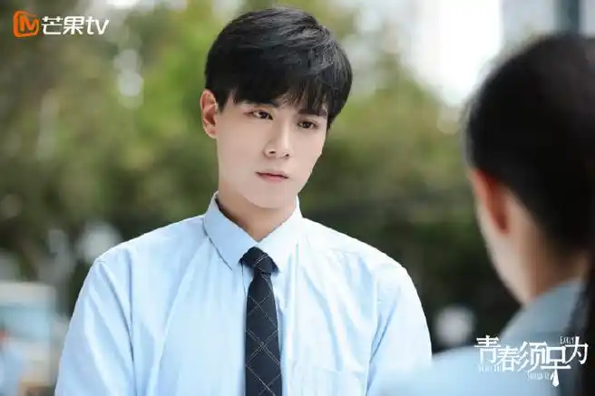 青春须早为#身穿白衬衫的乾总@胡一天啊清爽干练,小可爱们有没有被帅