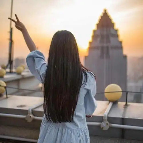 背影图片女生唯美伤感,回忆像个说书人