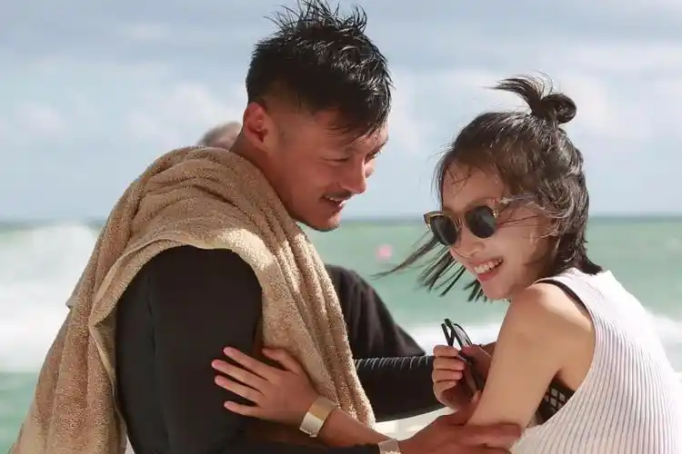 男神女神是非多,舍弃影后周冬雨选择她,曾经痞气男升级当爸