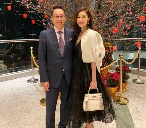 原创许晋亨420亿家产随便花刘銮雄不给李嘉欣转正他大方娶了