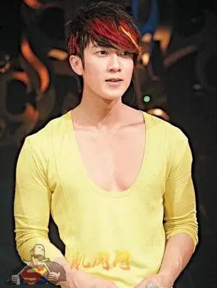 炎亚纶的肌肉照