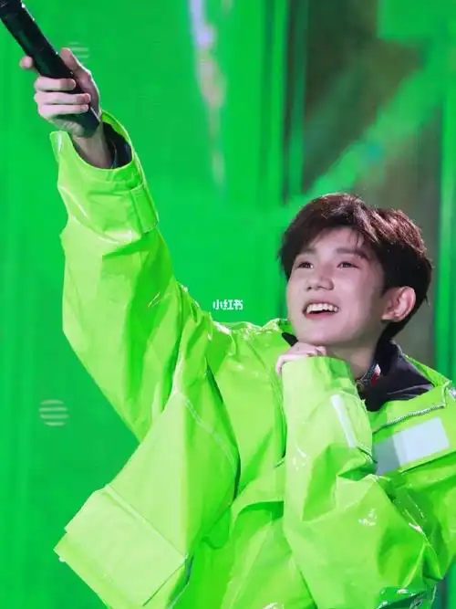 还有我们[绿色心形r][蓝色心形r][红色心形r][黄色心形r]#王源与22岁