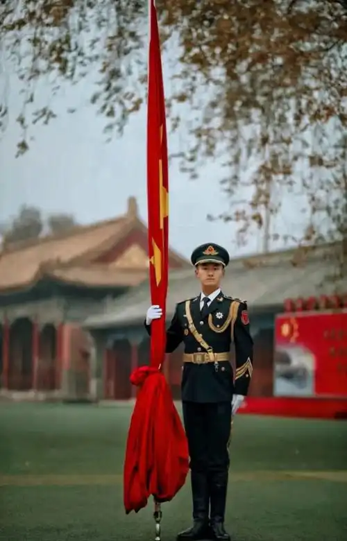 退伍不退色 我骄傲!国旗护卫队退役军人接力敬礼