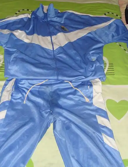 这是什么校服啊?看起来很滑~哪里有卖?