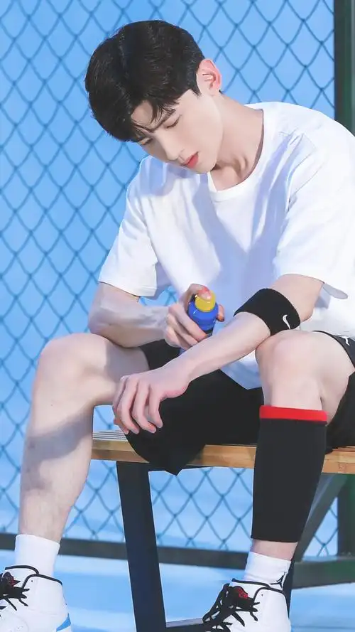 【白敬亭】点播一首《夏天的风》送给我们运动男孩儿