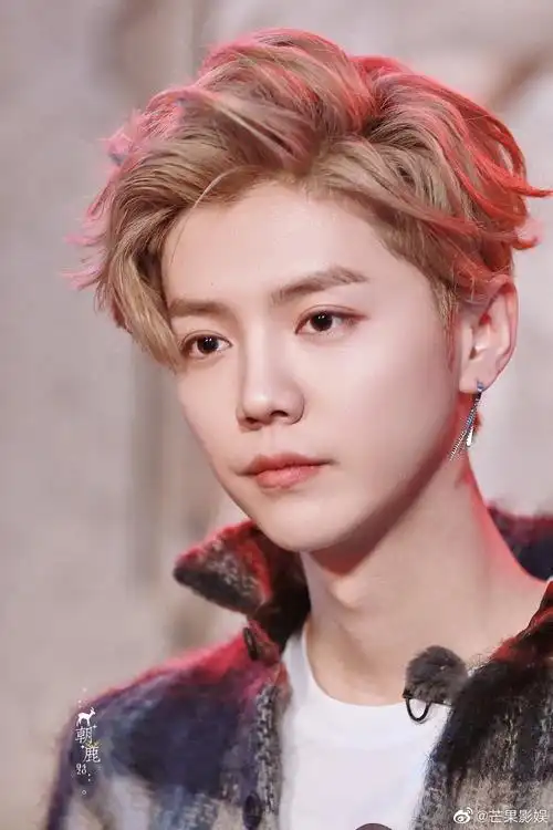 背头造型造型真的太帅了!这是什么神仙颜值!