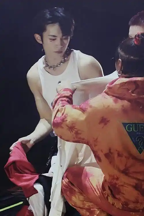 易烊千玺肌肉照合集硬汉养成魅力无限