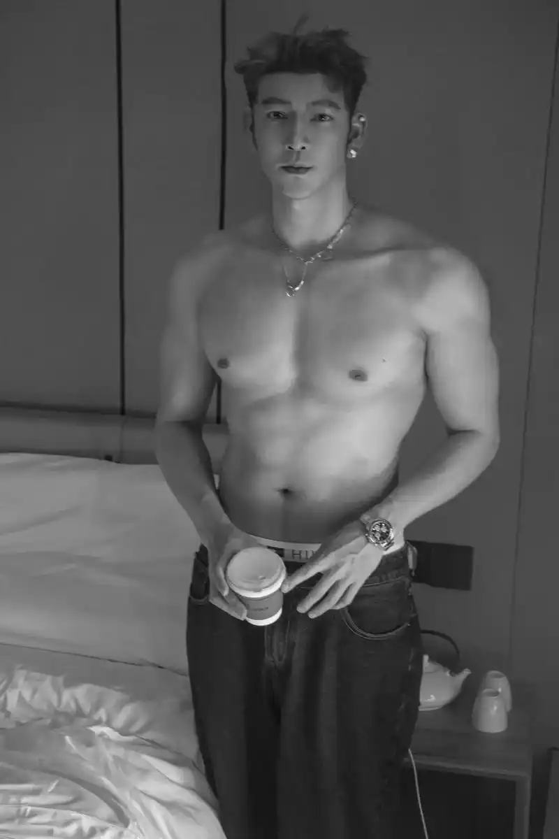 烦恼进入我耳朵里.#身高188 #距离你100米 #泰裤辣  - 抖音