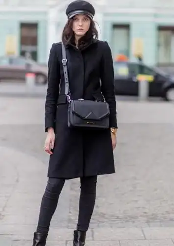 真正会穿的女人一身黑也能穿出高级感时髦显瘦照搬就行