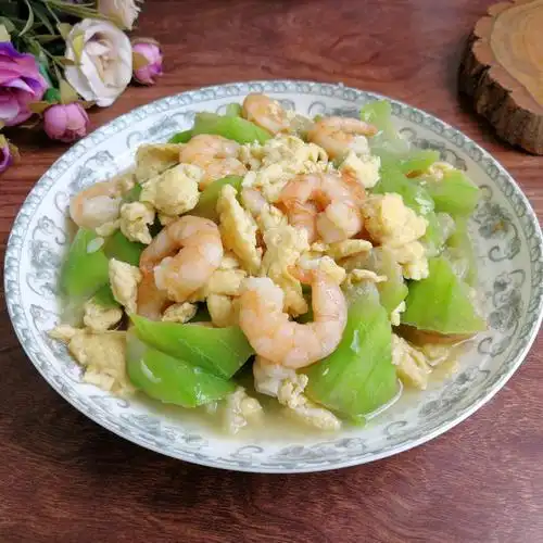 丝瓜虾仁炒蛋,家常小炒,清淡又鲜美