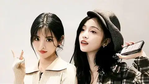 没有对比没有伤害!杨超越晒与吴宣仪合照,穿纯欲战衣性感又撩人