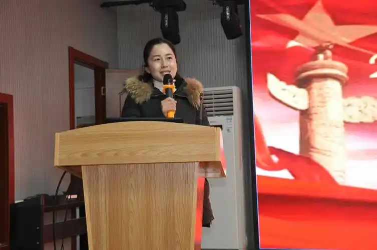 王莹莹老师在做精彩报告