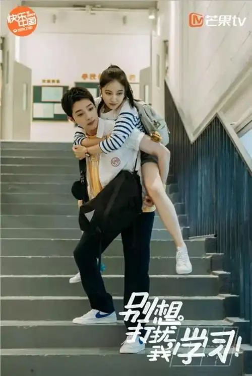 赖冠霖半裸身子给李兰迪开门本尊都忍不下去直接在微博喊话