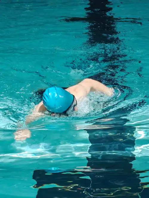 男女搭配,游泳不累