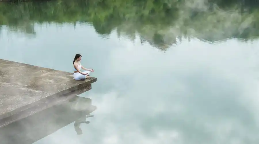 静心-瑜伽 写美篇 摄影: 文字编辑:原野 有一种美,叫练瑜伽的女人