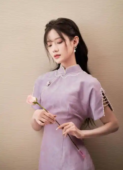 没有杂念,眼睛是心灵的窗口,唯独陈意涵的眼睛看着十分,清纯,也许就是