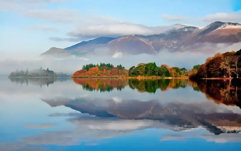 唯美秋日湖边风景高清电脑壁纸