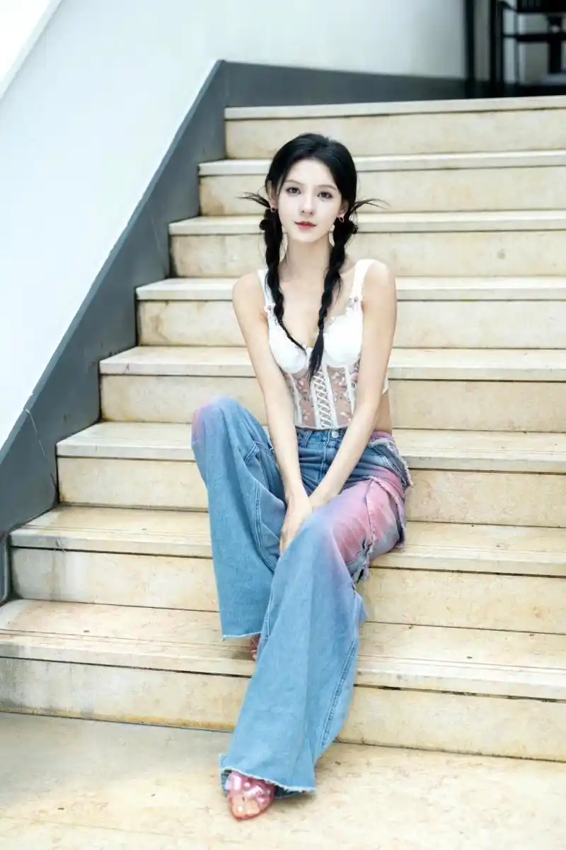 张予曦大学生气质十足