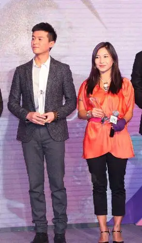 朱雨辰帅气亮相慈善晚宴 爱心引爆正能量