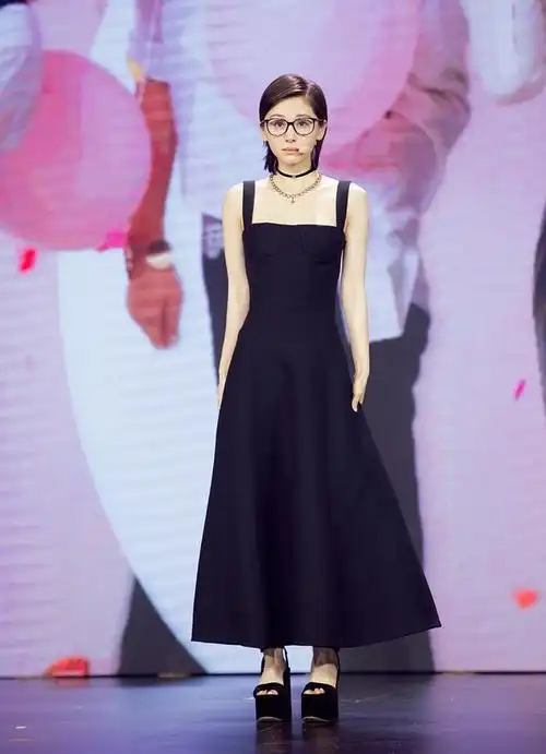 《欢乐颂2》开播大典 王子文说唱玩演欢乐多