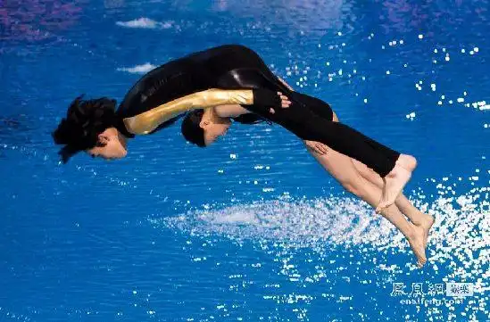 黄龄搭档结盟"号令(灏龄)天下"组合,将于5月10日正式出战《星跳水立方