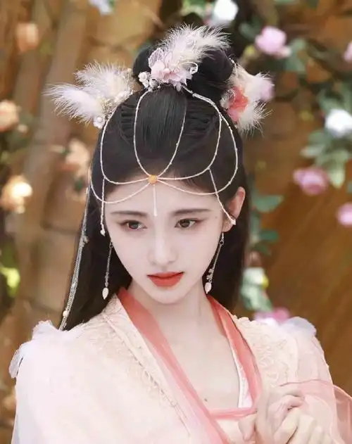 花戎#这部剧什么时候才能抬上来已经很久了,主要是想看鞠婧祎在剧中