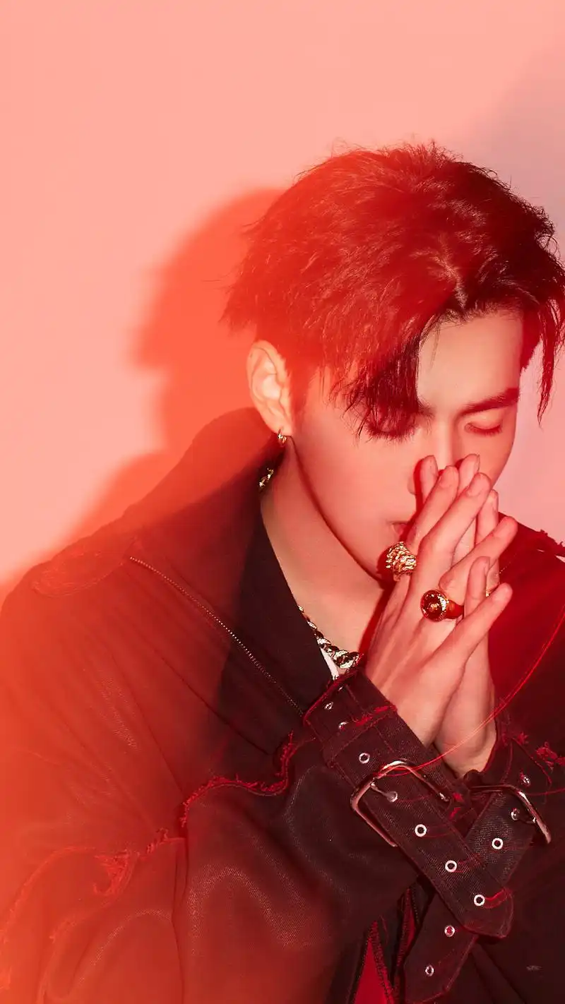 吴亦凡帅气光影写真高清手机壁纸