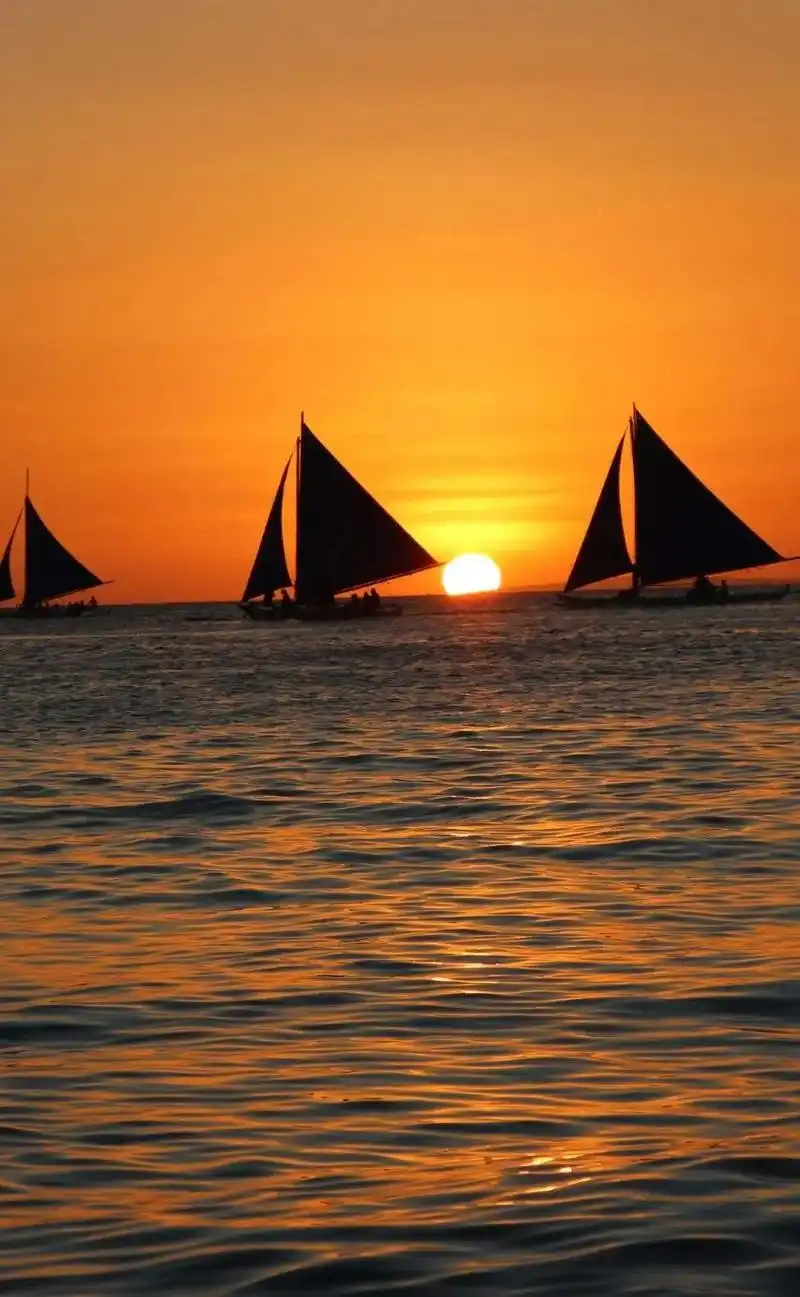 日落帆船.#治愈系风景 #日落 #大海 #帆船 - 抖音