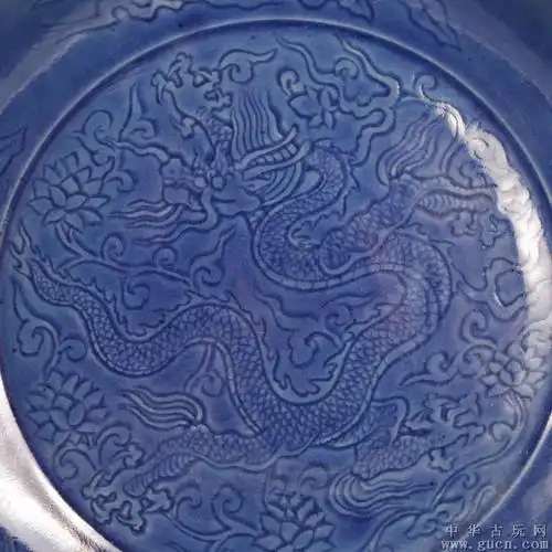 明宣德年制祭蓝釉暗刻龙纹盘