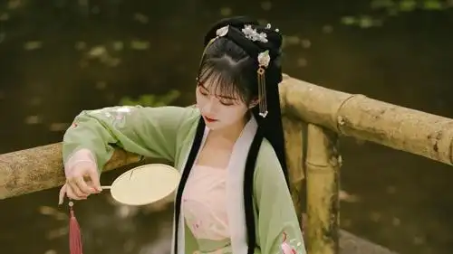 古色古香汉服美女温婉窈窕写真