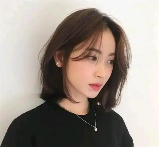 齐肩短发发型2023层次感满满的齐肩直发
