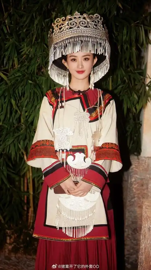 赵丽颖#赵丽颖彝族服饰写真又又美出圈,现在出同款了!
