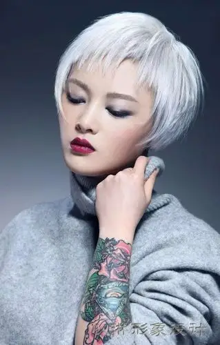 现任威海以琳美容美发学校高级美发讲师擅长日韩系商业发型剪烫染造型