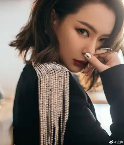 戚薇短发图片霸气戚薇最近发型